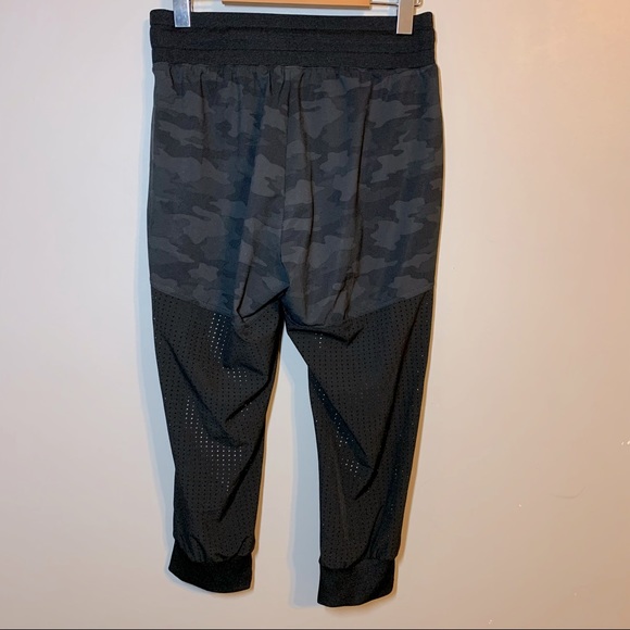 Small Kyodan black grey camo print mesh back joggers - Picture 3 of 12
